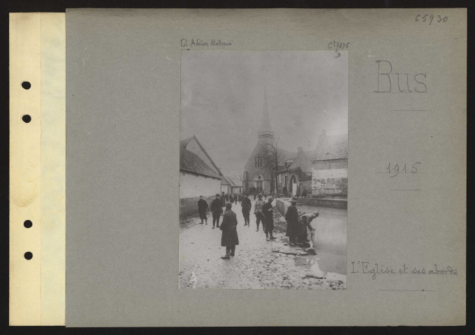 Bus. L'église et ses abords