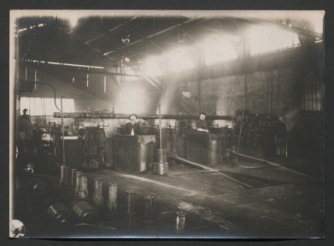 Aciéries de Saint-Chamond : Fabrication de douilles, fusées, fils de fer