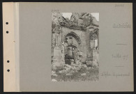 Autrêches. L'église : le grand portail