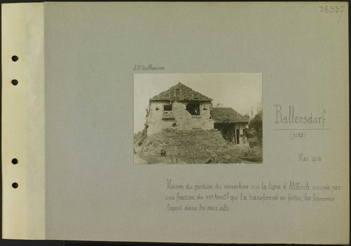 Ballersdorf (Près). Maison du gardien du sémaphore sur la ligne d'Altkirch occupée par une fraction du 55e territorial qui l'a transformée en fortin ; les hommes lopent dans les sous-sols