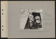 Rémy. PC de la 121e DI au pied de l'église : le général Targe commandant la 121e DI