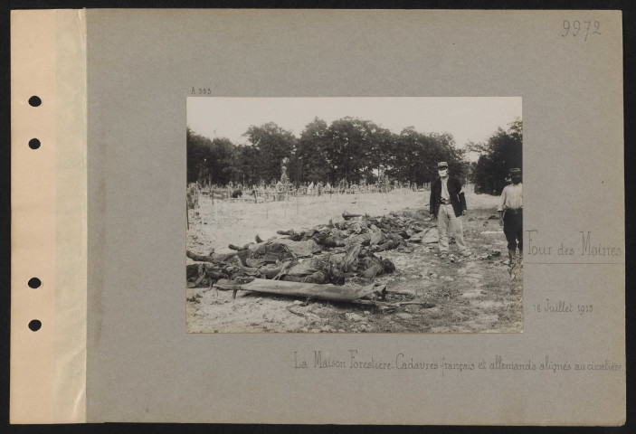 Four des Moines. La Maison Forestière. Cadavres français et allemands alignés au cimetière