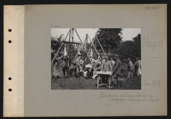 Noyon. Boucherie militaire : abattoir de campement ; dépeçage sur trépied