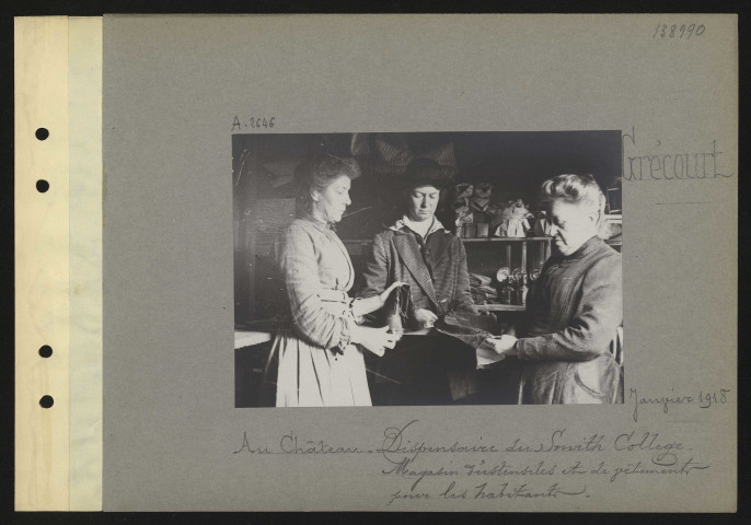 Grécourt. Au château : dispensaire du Smith College. Magasin d'ustensiles et de vêtements pour les habitants