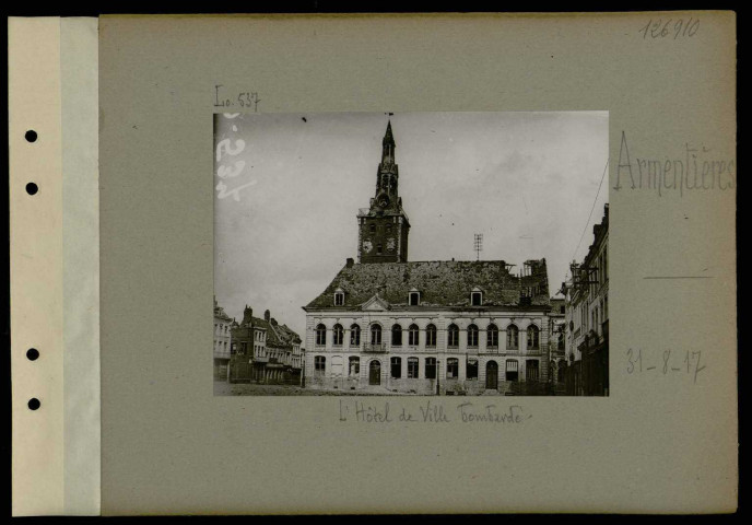 Armentières. L'hôtel de ville bombardé