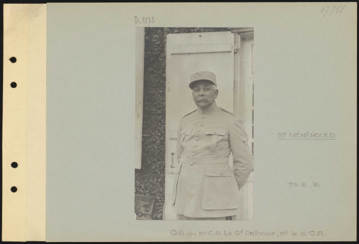 Sainte-Menehould. Devant le quartier général du 10e CA. Le général Anthoine commandant le 10e CA