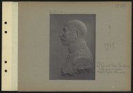 S.l. Lieutenant général belge Bernheim. Buste par le sculpteur sergent Eugène de Bremaecker