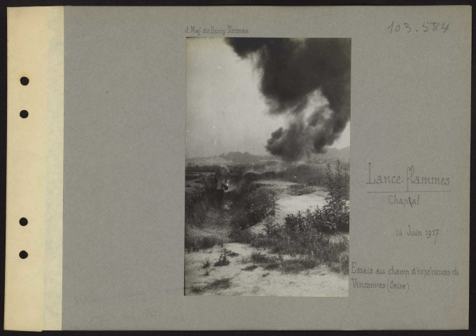 Vincennes (Val de Marne). Lance-flammes. Chaptal. Essais au champ d'expériences de Vincennes