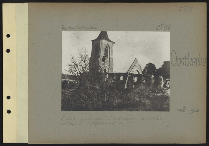 Oostkerke. L'église bombardée. L'inclinaison de la tour est due à l'affaissement du sol