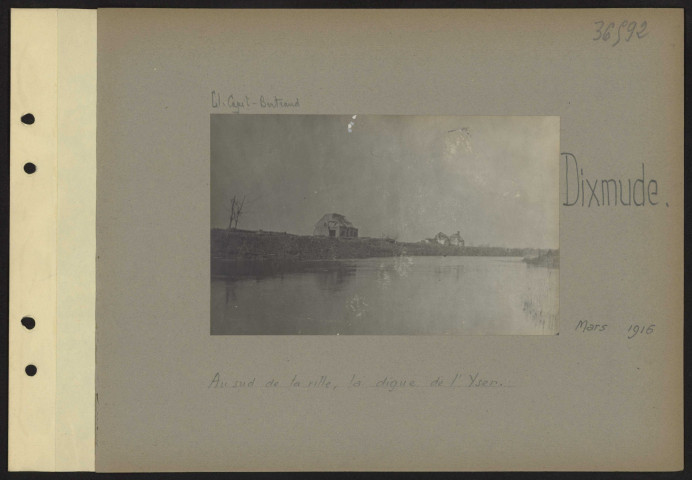 Dixmude. Au sud de la ville, la digue de l'Yser