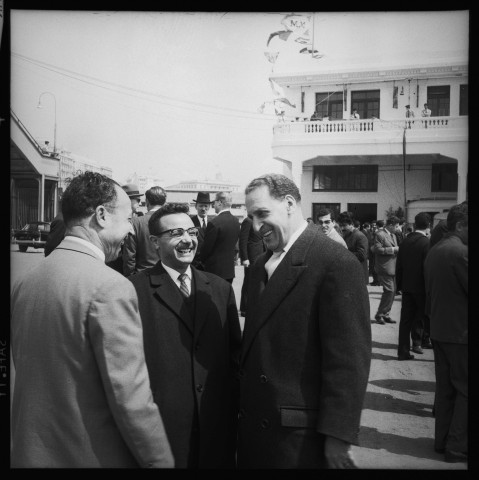Le gouvernement algérien et des personnalités attendant l'arrivée de Nasser dans le port d'Alger: 2
