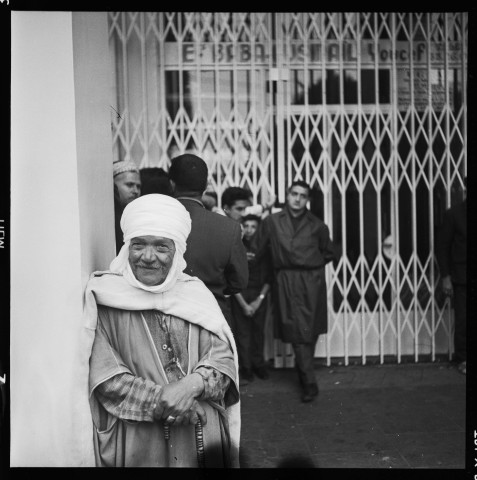 Manifestation le 3 avril 1963 à Alger en faveur de l'application du programme de Tripoli, et aux décrets de mars 1963 favorisant l'autogestion