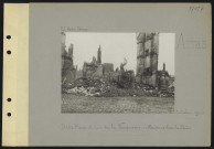 Arras. Petite Place et rue de la Vacquerie. Maisons bombardées