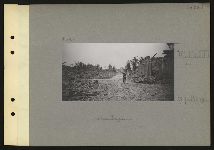 Foucaucourt. Une rue