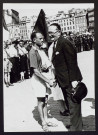 Marseille libérée, 29 août 1944. Un résistant est félicité
