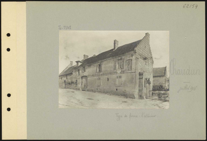 Chaudun. Type de ferme : extérieur