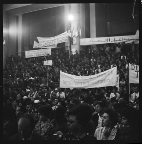 Séminaire de la Fédération mondiale de la Jeunesse démocratique et de la Jeunesse du FLN sur le thème de la lutte contre la colonianisme et le néo-colonialisme (24 avril 1963, Alger, salle Ibn Khaldoun) (début)
