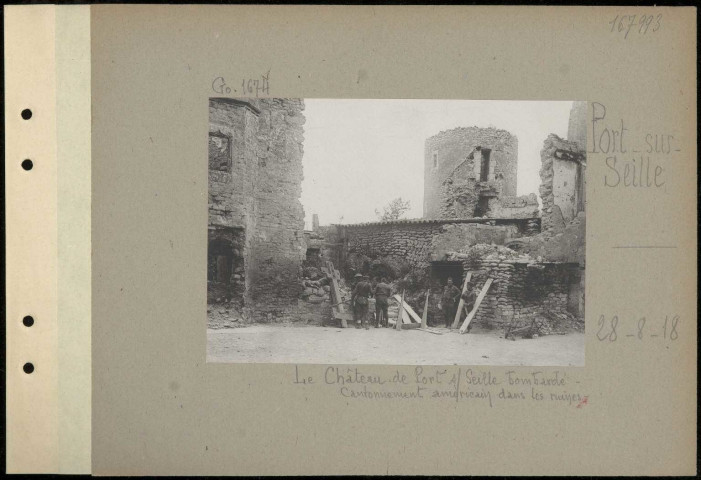 Port-sur-Seille. Le château de Port-sur-Seille bombardé. Cantonnement américain dans les ruines