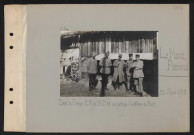 Le Mont-Renaud. Dans la ferme : EM de l'AD 35 qui participe à la défense du mont