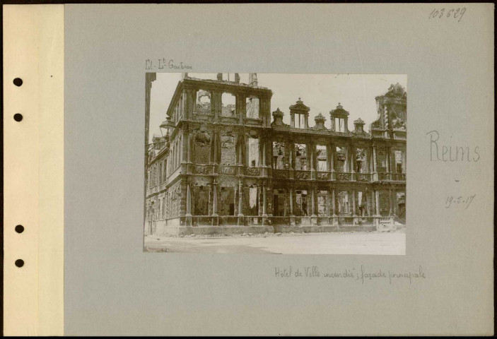 Reims. Hôtel de ville incendié ; façade principale