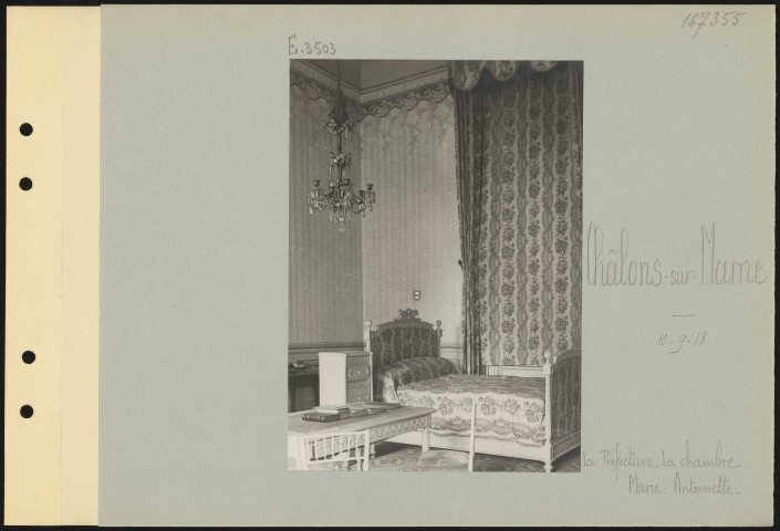 Châlons-sur-Marne. La préfecture. La chambre Marie-Antoinette