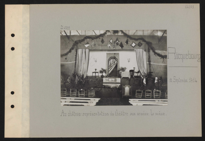 Ricquebourg. Au château : représentation du théâtre aux armées : la scène