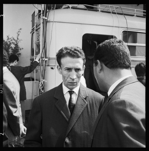 Le gouvernement algérien et des personnalités attendant l'arrivée de Nasser dans le port d'Alger: 1