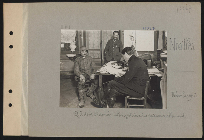 Noailles. QG de la 3e armée : interrogation d'un prisonnier allemand