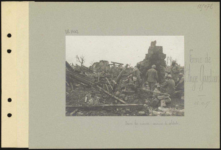Ferme de l'Ange Gardien. Dans les ruines : cuisine de soldats