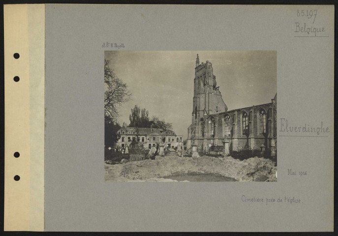 Elverdinghe (Belgique). Cimetière près de l'église