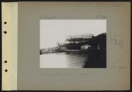 Huy. Le pont sur la Meuse détruit
