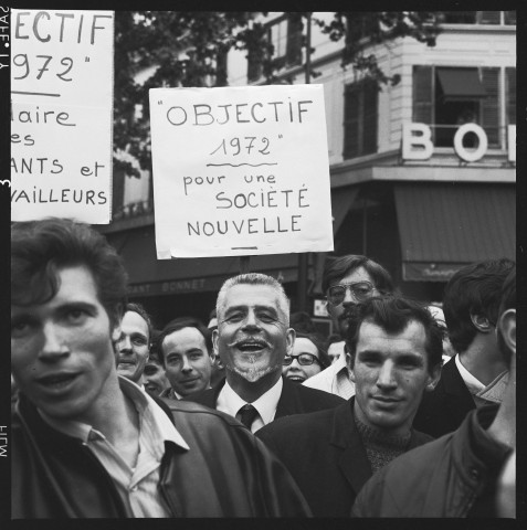 Manifestation à la gare de Lyon : « Objectif 1972 - pour une société nouvelle »