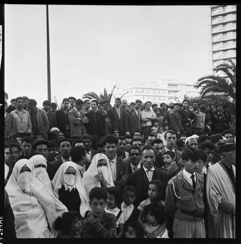 Séminaire de la Fédération mondiale de la Jeunesse démocratique et de la Jeunesse du FLN sur le thème de la lutte contre la colonianisme et le néo-colonialisme (24 avril 1963, Alger, salle Ibn Khaldoun) (début)