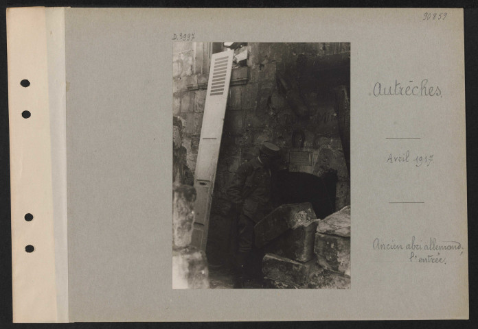 Autrêches. Ancien abri allemand : l'entrée