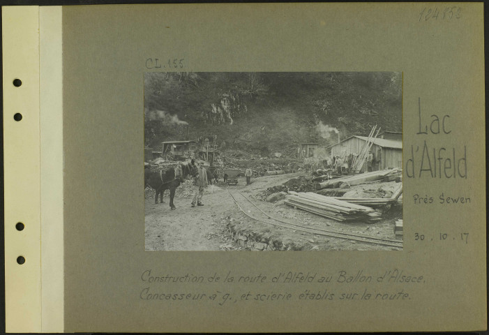 Lac d'Alfeld (Près Sewen). Construction de la route d'Alfeld au Ballon d'Alsace. Concasseur à gauche, et scierie établis sur la route