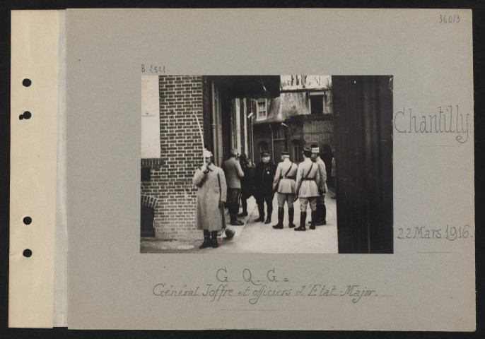 Chantilly. GQG : général Joffre et officiers d'État-Major