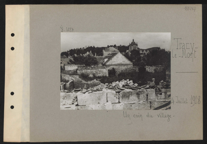 Tracy-le-Mont. Un coin du village