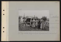 Coudun (près de). Deuxième régiment de spahis : délégué des colonies britanniques devant la tente du colonel