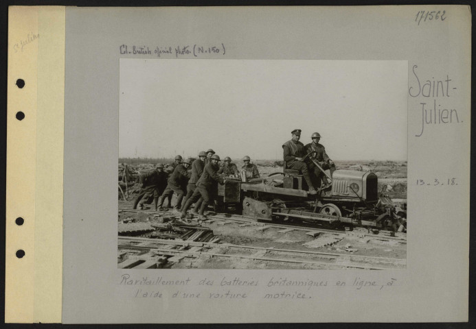 Saint-Julien. Ravitaillement des batteries britanniques en ligne, à l'aide d'une voiture motrice