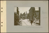 Reims. Rue des Trois-Raisinets ; maisons bombardées