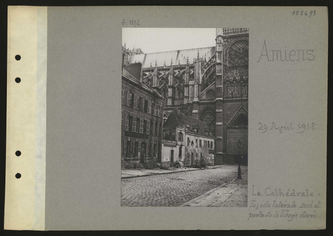 Amiens. La cathédrale : façade latérale sud et porte de la Vierge dorée
