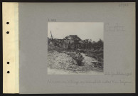 Curlu. Un coin du village en ruines et restes d'un boyau