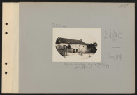 Saffais. Un coin du village. À gauche, le général Deligny commandant le 39e CA