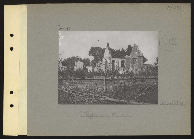 Fins. L'église et le cimetière