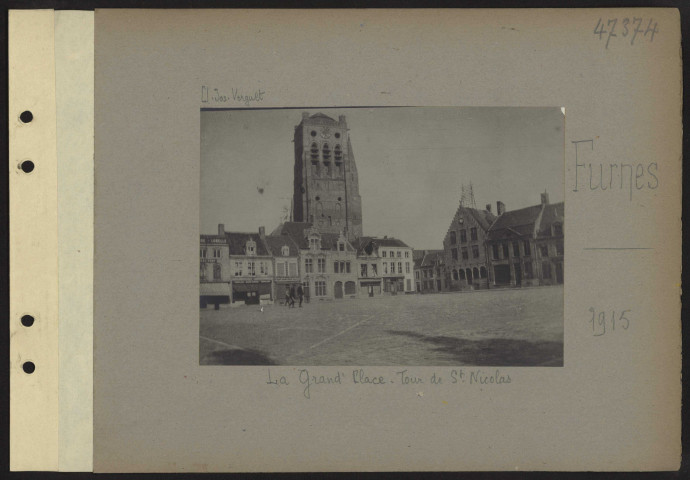 Furnes. La grand'place. Tour de Saint-Nicolas