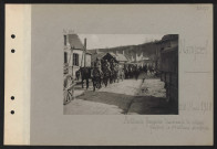 Nampcel. Artillerie française traversant le village pendant la première attaque allemande