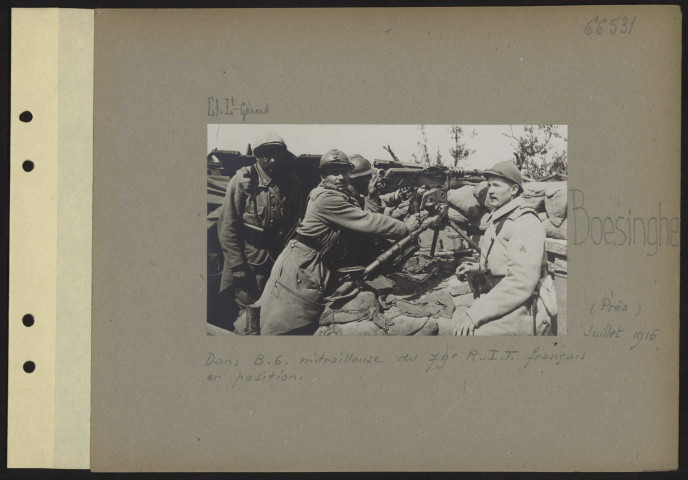 Boesinghe (près). Dans B. 6, mitrailleuse du 79e RIT français en position