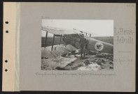 Le Plessis-Belleville. Camp d'aviation. Commandant Duseigneur, chef de la deuxième BG devant son appareil