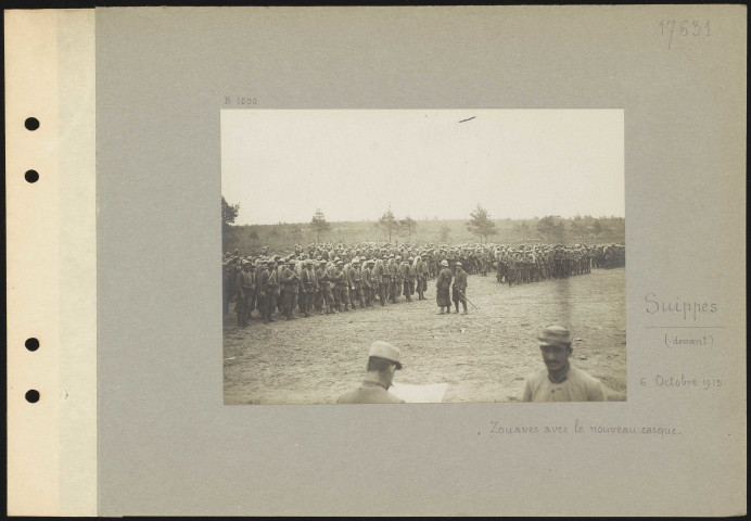 Suippes (devant). Zouaves avec le nouveau casque