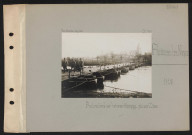 Pontoise-les-Noyon. Pont renforcé sur bateaux d'équipage jeté sur l'Oise